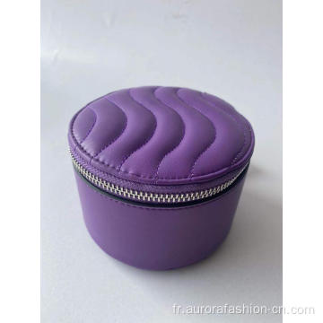 Trousse cosmétique violette comme une boîte à bonbons